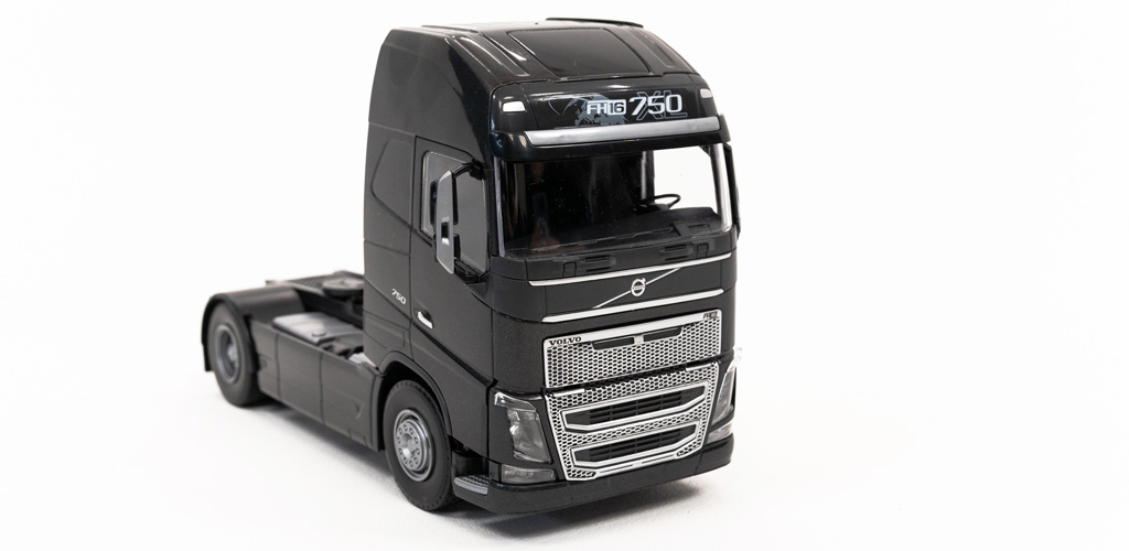 hracka-kamion-volvo-fh16-750-cierny-s- -vyklapacim-návesom-7